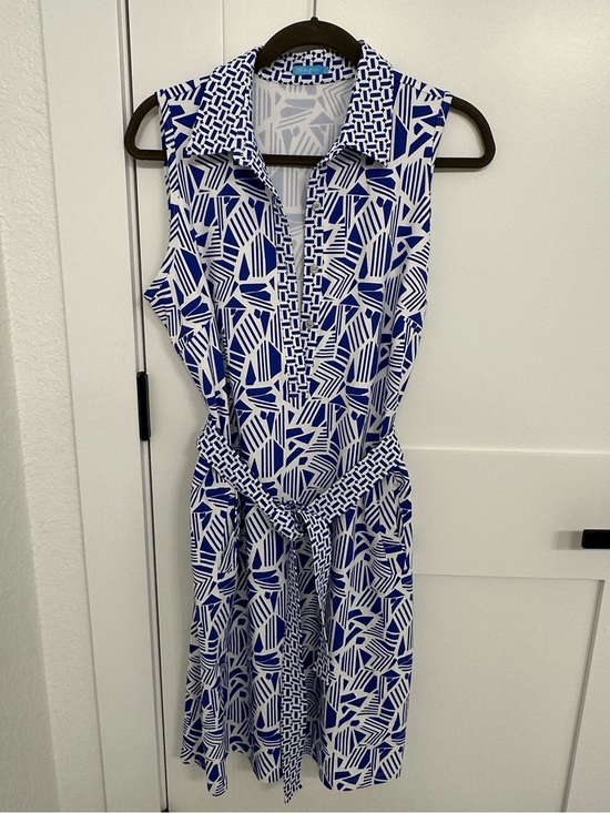 J. McLaughlin Dresses & Skirts - J. McLaughlin Sleeveless Blue and White Geometric Shirt Dress